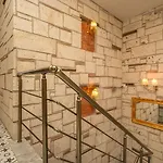 Hotel Lamur *
