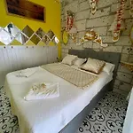 Hotel Lamur *